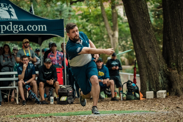 Team Innova Captain Nate Sexton throwing a forehand drive.